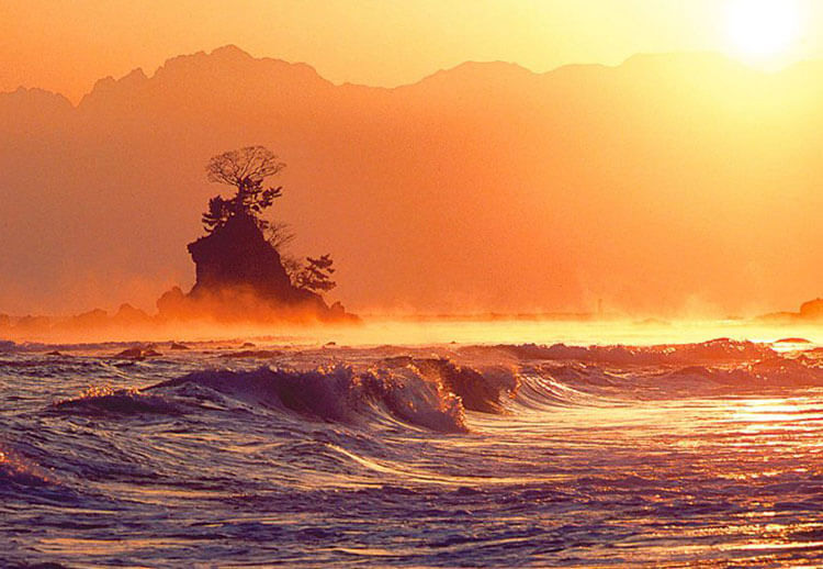 雨晴海岸　けあらし