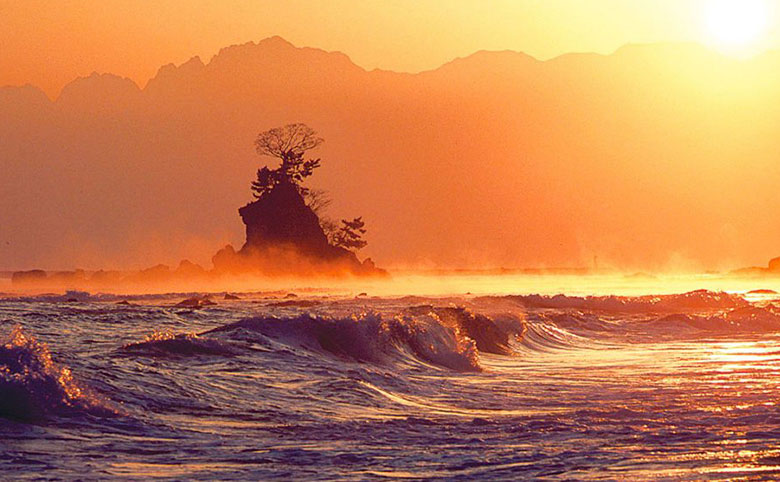 雨晴海岸　けあらし